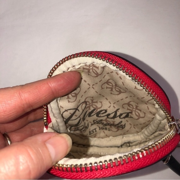 Guess Quilted Round Wristlet White Faux Fur Ball Key Fob Ring 4” Red - Picture 3 of 6